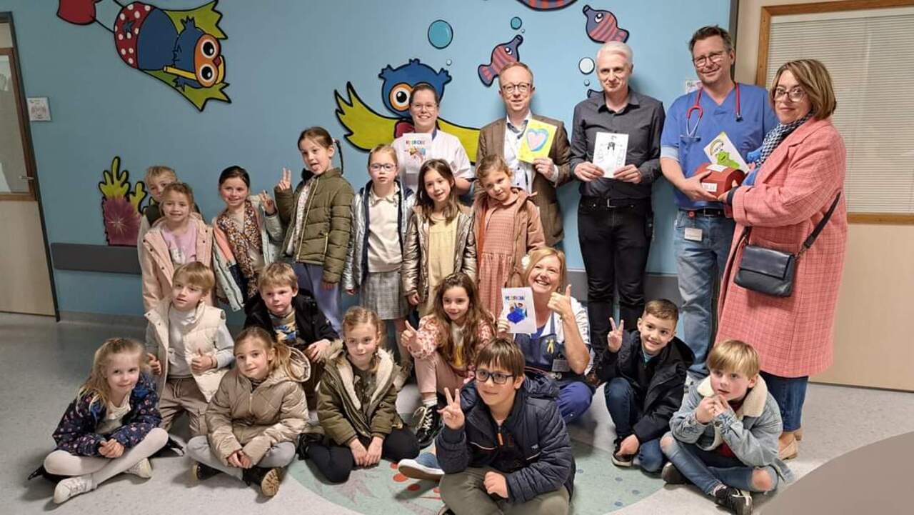  Leerlingen van de Vrije Basisschool Bolderberg gingen langs op de afdeling kinder- en jeugdgeneeskunde in het Sint-Franciscusziekenhuis in Heusden