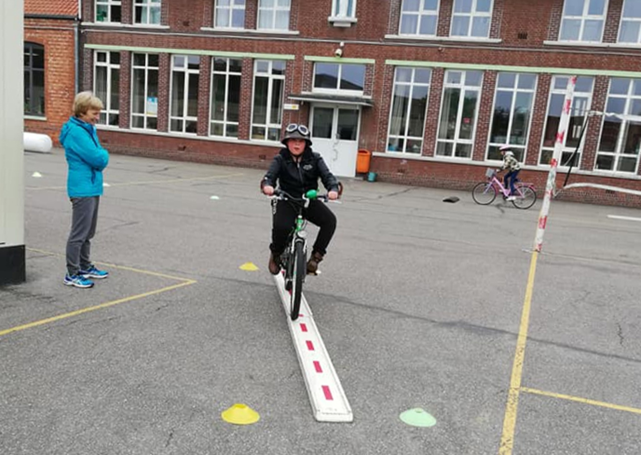 Wielerschool Vlaanderen zoekt jonge wielerkampioenen in de school.